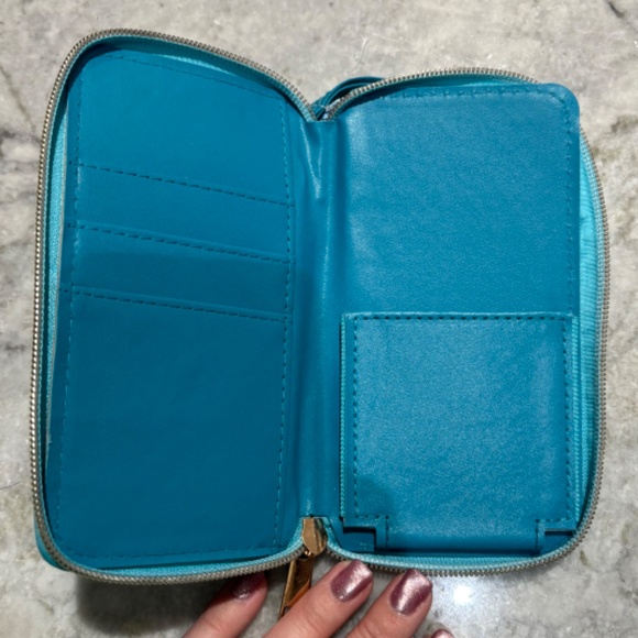 Wallet/wristlet - Picture 2 of 2